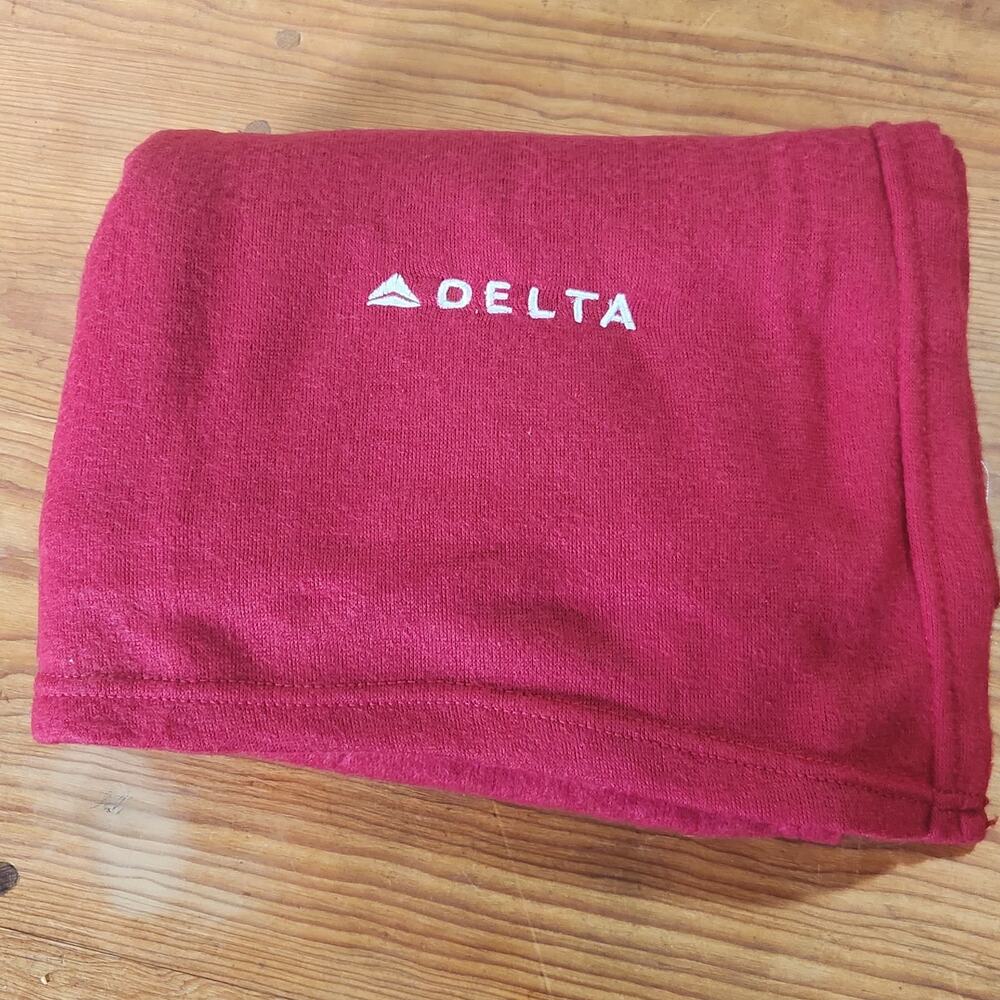 Vintage Delta Air Lines Embroidered Logo Red Fleece Travel Blanket 60”x45” NEW